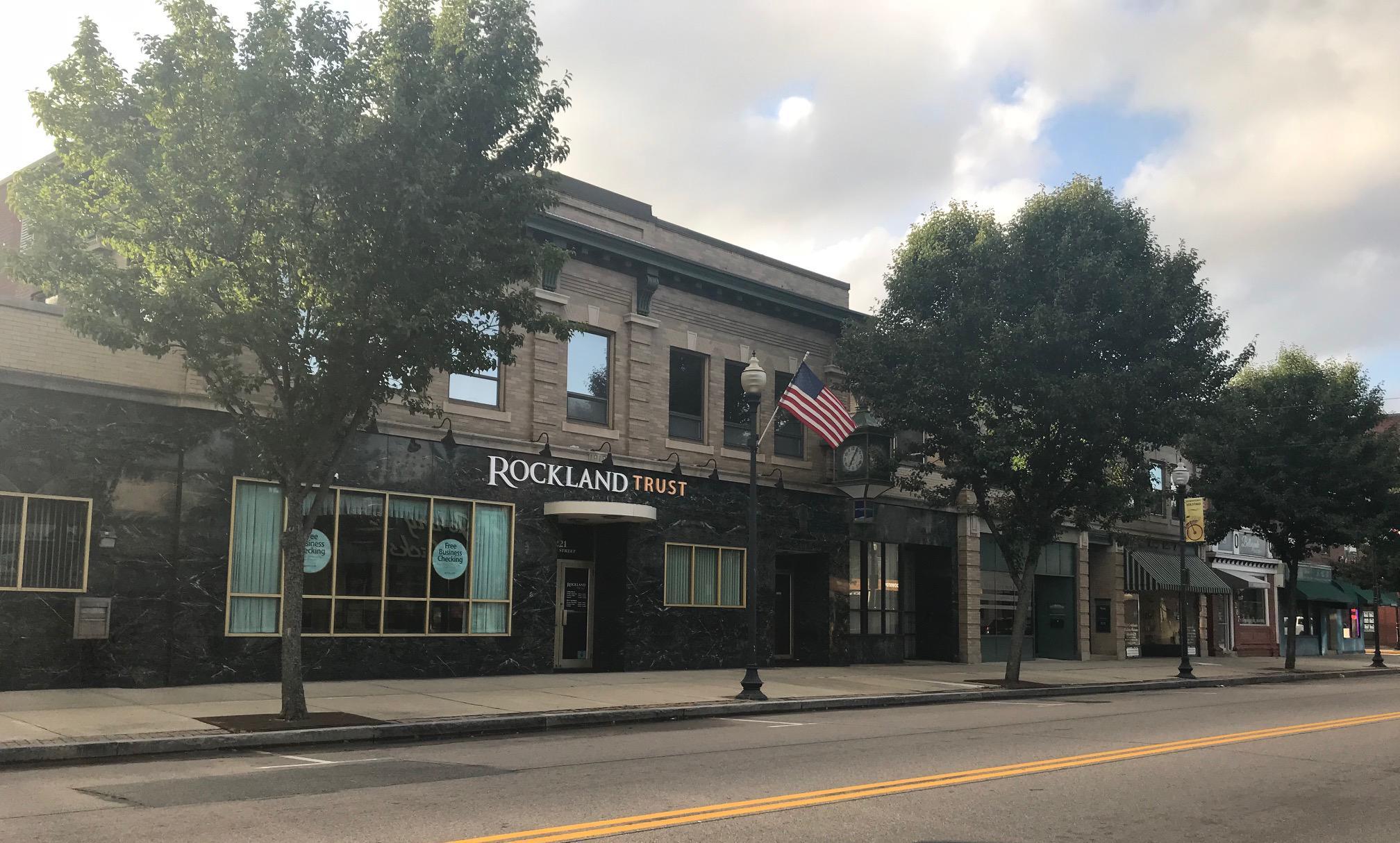 MARILYN SANTIAGO, ALEX WOOD AND VICTOR GALVANI COMPLETE SALE OF